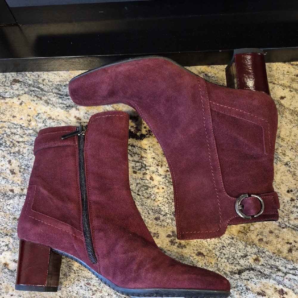 AQUATALIA Vintage Y2K Burgandy Suede Booties 7 NWT Old Stock